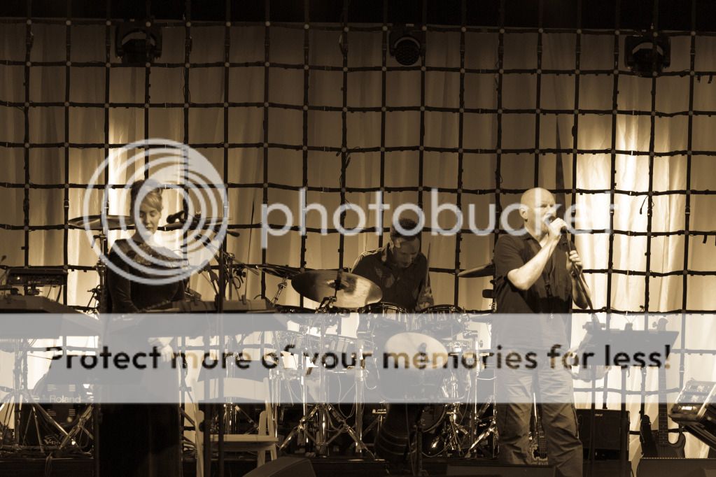 IMAGE: http://i546.photobucket.com/albums/hh416/clpeay/063-2.jpg