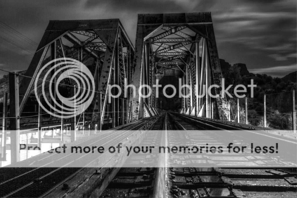 IMAGE: http://i546.photobucket.com/albums/hh416/clpeay/IMG_1474_tonemapped.jpg